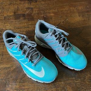 Turquoise/Teal Nike AirMax Size 8.5